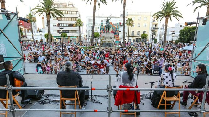 Actuaciones organizadas en la plaza del Rey durante la semana pasada ante la suspensión de la Feria del Carmen y de la Sal.