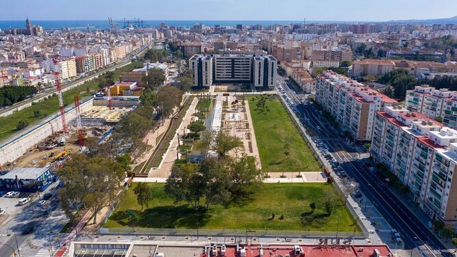 Imagen panorámica de Málaga tomada por un dron de Sando.