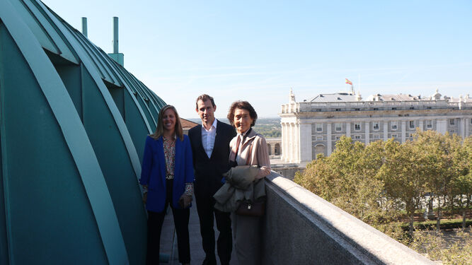Julia Sánchez, CEO de la Escuela Reina Sofia; con Miguel Stilwell, presidente de EDP, y Paloma O´shea, presidenta de la escuela Reina Sofía.