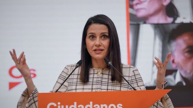 La presidenta de Ciudadanos, Inés Arrimadas, durante una rueda de prensa.