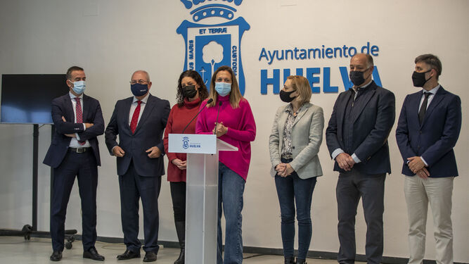 Presentación de la campaña 'Regala, juega, sonríe' impulsada por el Ayuntamiento de Huelva.