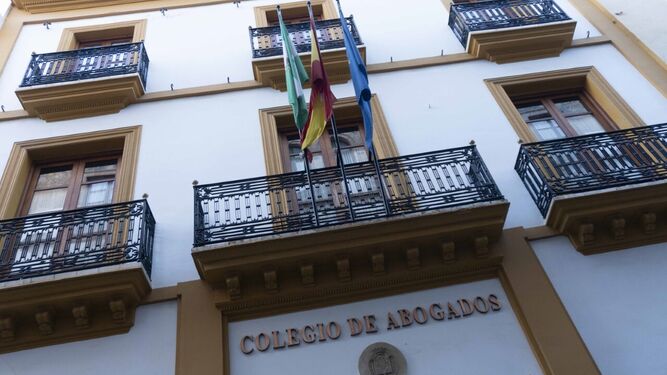 La fachada del Colegio de Abogados de Sevilla