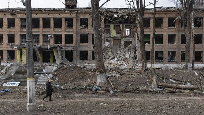 Las tropas rusas arrasan ciudades ucranianas.