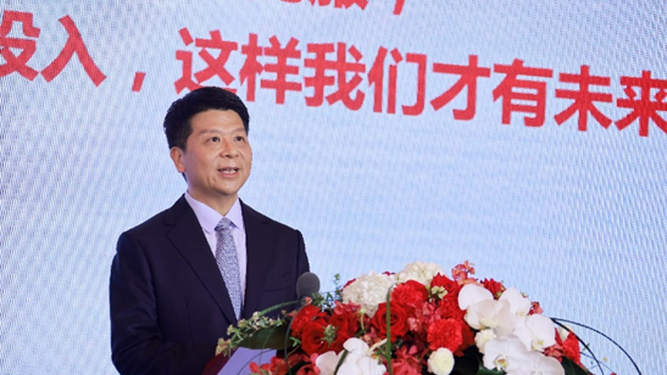 Guo Ping, presidente rotativo de Huawei, durante su intervención en la rueda de prensa.