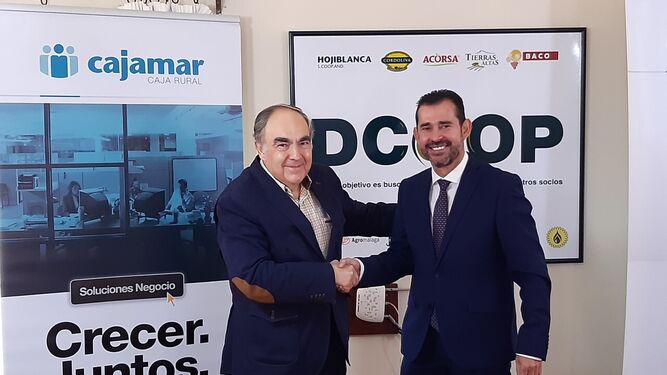 Firma del convenio entre Cajamar y Dcoop