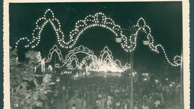 Una histórica imagen de la Feria del Carmen cuando se celebraba en el Parque. La imagen data de 1970 y se conserva en la Fototeca del Archivo Municipal. /AUTOR DESCONOCIDO