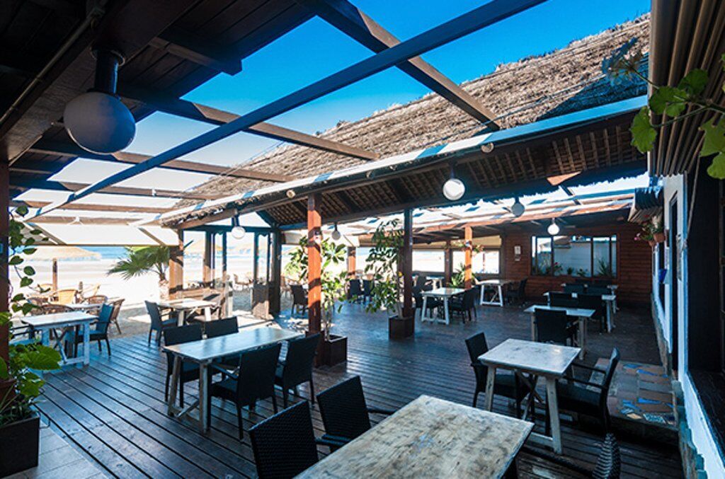 La Ola Restaurant &amp; Lounge Bar