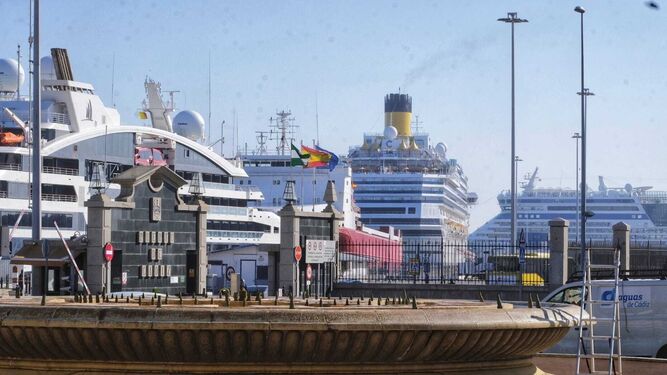 Cádiz vive hoy la mayor concentración de cruceros de 2022