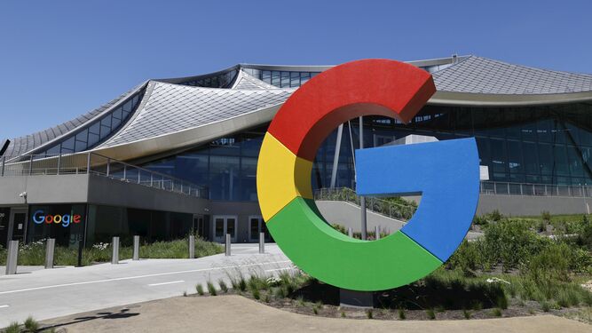 Logo de Google en la sede de California.