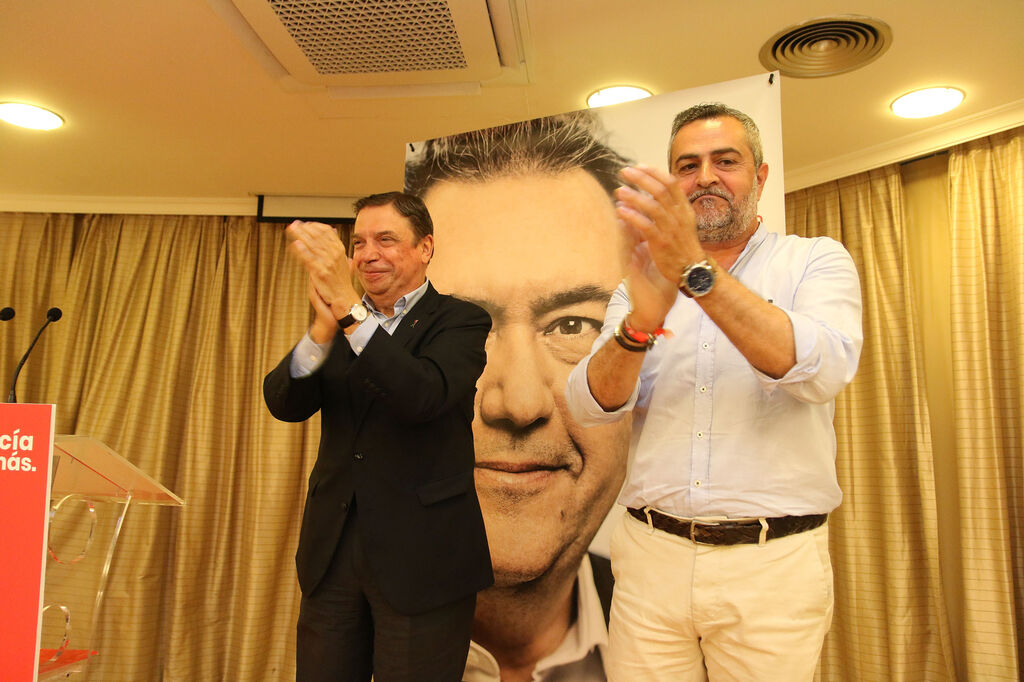 Fotogaler&iacute;a del ministro de Agricultura, Luis Planas, en un acto del PSOE de Almer&iacute;a
