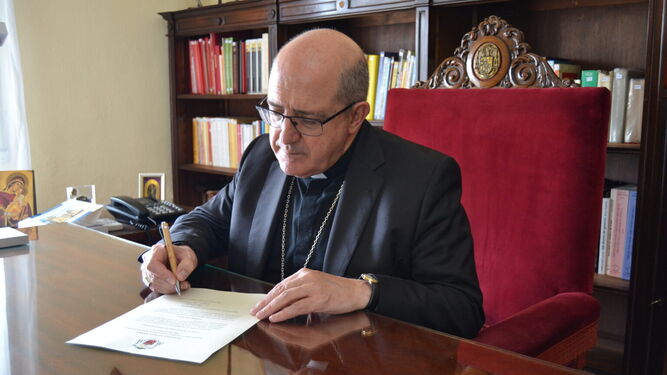 El Obispo de Huelva, Santiago Gómez Sierra.