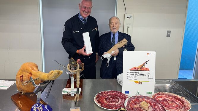 El jamón de Jabugo en el seminario de Extenda en Japón.