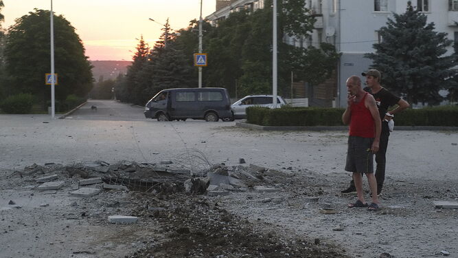 Cráter provocado por un misil ruso en la ciudad de Kramatorsk, en Donetsk.