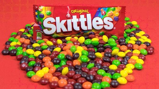 ¿Fin de los Skittles?, demandan al gigante de los dulces Mars por usar un 'tóxico' en los caramelos