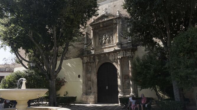 La portada el convento de Santa Isabel, en la bellísima plaza el mismo nombre.