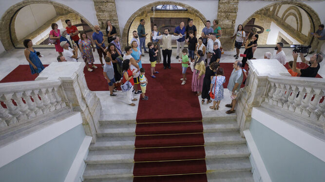 Visita teatralizada al interior del Ayuntamiento de San Fernando.