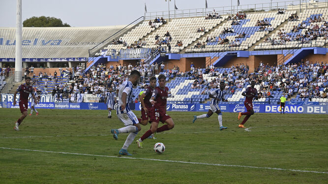 El Recreativo estuvo espeso y no pasó del empate en casa ante el filial del Cádiz.