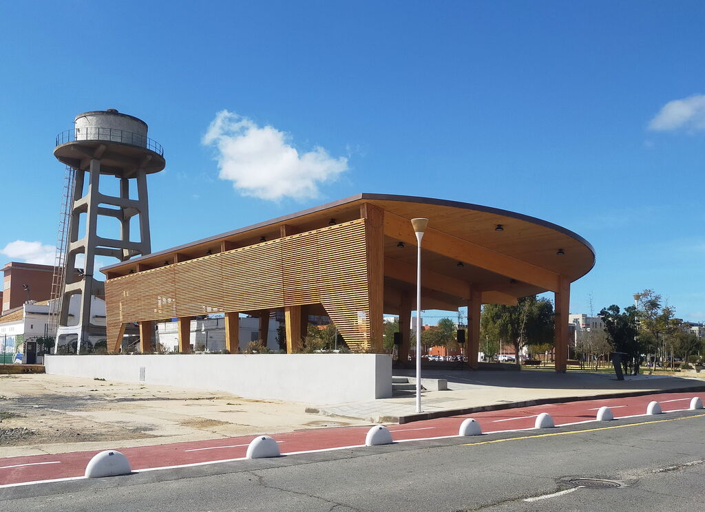 Equipamiento multifuncional: Espacio apergolado Covid (Huelva)