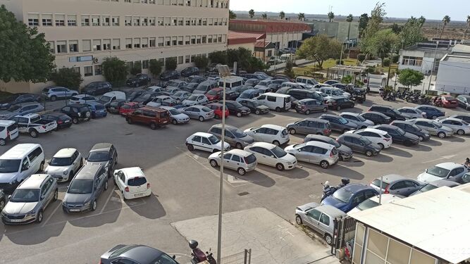 Acumulación de vehículos en el depósito municipal de San Fernando.