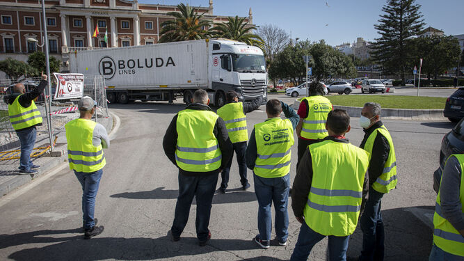 Bloqueo del puerto de Cádiz durante la huelga de transportes de la primavera pasada.