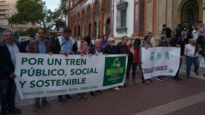 Concentración en Jerez por la 'justicia climática y energética' en la Estación de Tren.