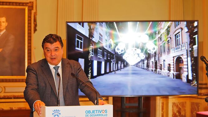 El alcalde de Huelva, Gabriel Cruz, durante la presentación de la programación de Navidad