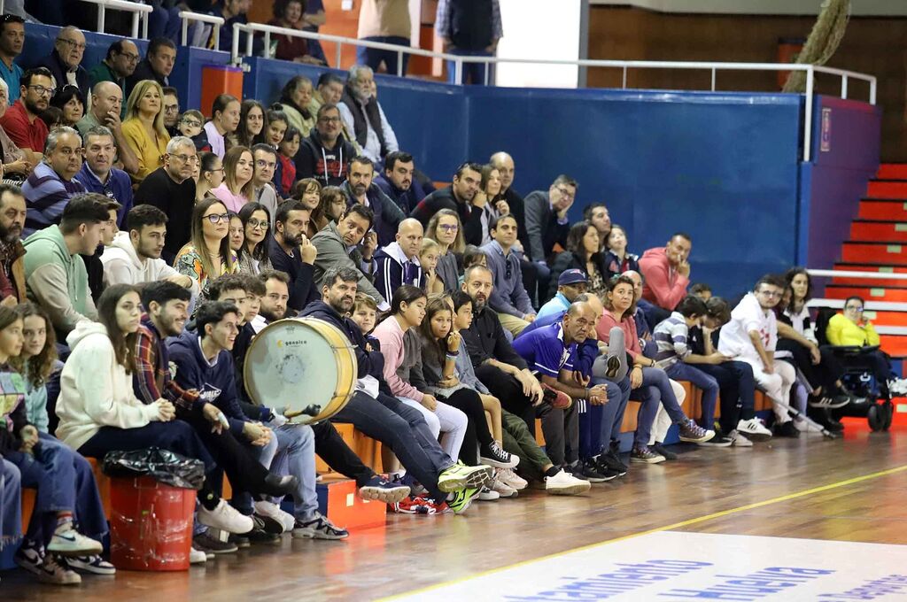 Gran ambiente en el partido de baloncesto Huelva Comercio-PMD Aljaraque
