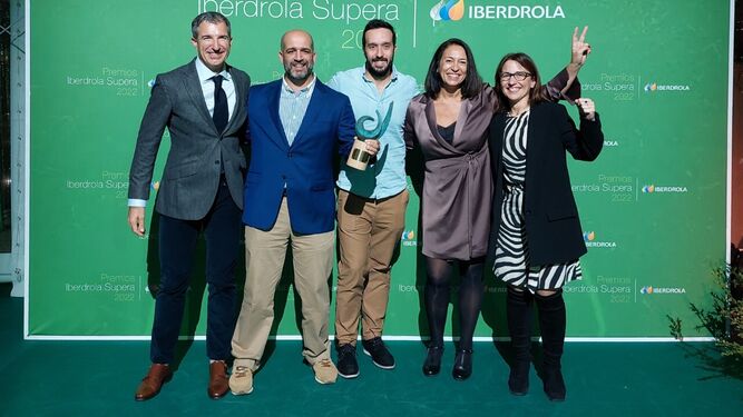 Los representantes del Club de Remo Algeciras, en la recogida de premios