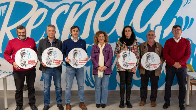 Foto de familia de los alcaldes del Andévalo junto a María Eugenia Limón.