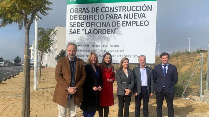 La consejera de Empleo, Empresa y Trabajo Autónomo, Rocío Blanco, en su visita a los terrenos de la nueva Oficina de Empleo de La Orden (Huelva) del Servicio Andaluz de Empleo