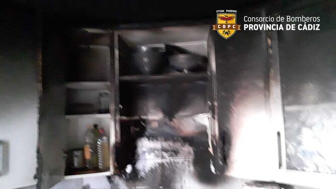 Incendio en la cocina de una vivienda en San Fernando.