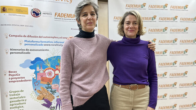 Marta Puyuelo, directora de Asuntos Corporativos y Sostenibilidad de PepsiCo en España, y Teresa López, presidenta de Fademur, durante la renovación del acuerdo.