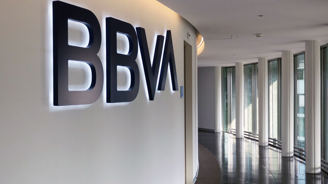 Logo del BBVA en sus oficinas de Zurich.