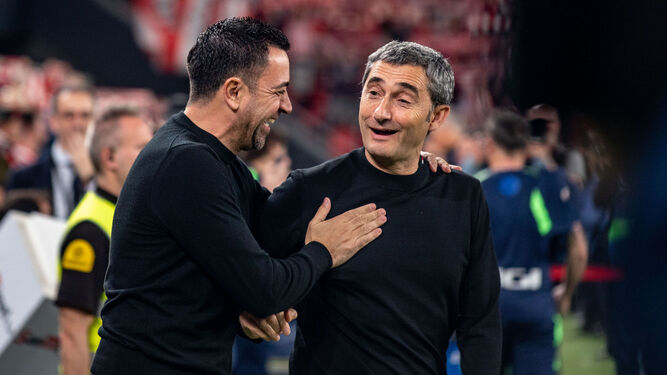 Valverde bromea con Xavi antes del partido del pasado domingo,