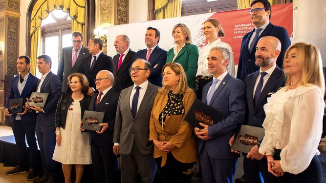 Foto de familia de los galardonados con los premios de Andalucía de Gastronomía 2023.