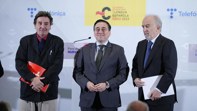 Luis García Montero, José Manuel Albares y Santiago Muñoz Machado, esta mañana en Madrid.