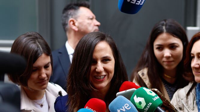 Ione Belarra habla a los medios sobre el posible pacto entre Podemos y Sumar