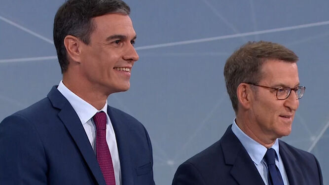 Sánchez y Feijóo, en el plató del debate.
