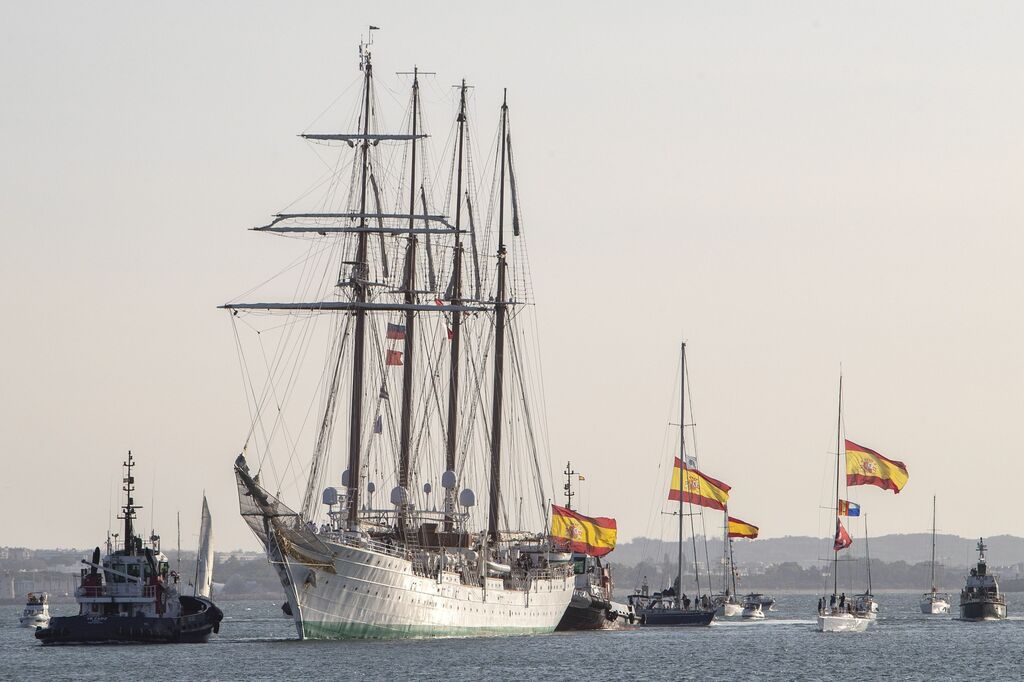 Armada: Las mejores im&aacute;genes de la llegada del 'Juan Sebasti&aacute;n de Elcano' a C&aacute;diz