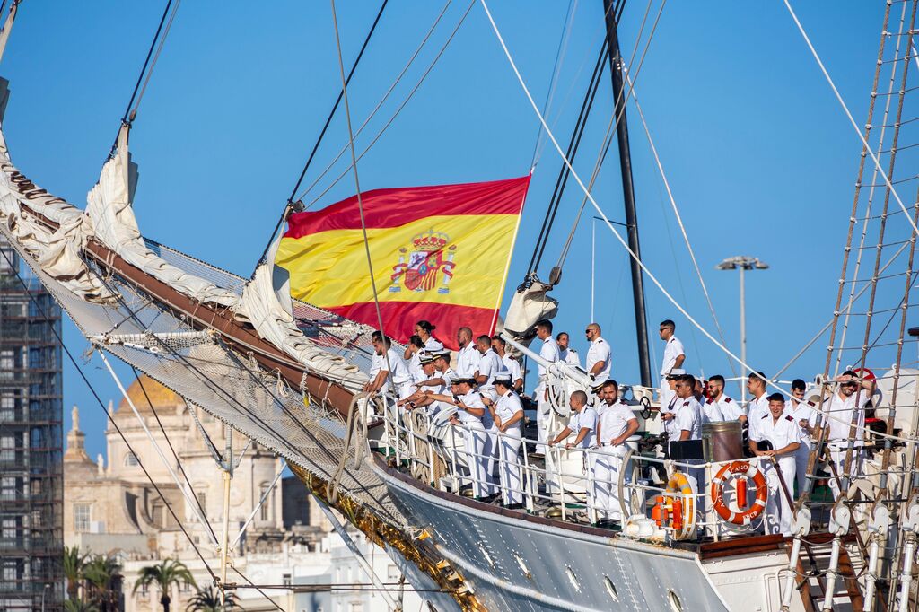 Armada: Las mejores im&aacute;genes de la llegada del 'Juan Sebasti&aacute;n de Elcano' a C&aacute;diz