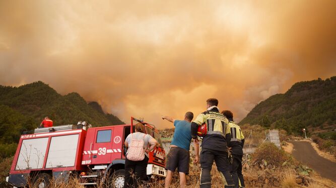 Retén de bomberos en la zona de Los Márgenes, en el pueblo de Igueste de Candelaria