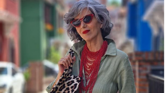 Vestidos para mujeres mayores de 50: Así los llevan en primavera las más estilosas.