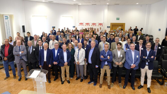 Foto de familia del chequeo del Corredor Mediterráneo celebrado en Vicasol
