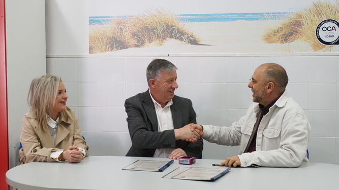 Firma del convenio de colaboración del Ayuntamiento de Palos de la Frontera con las asociaciones
