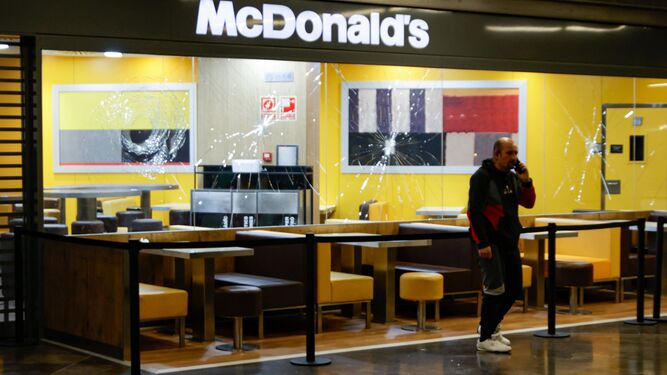 Investigan como terrorismo un ataque con un hacha en un McDonald's de Badalona