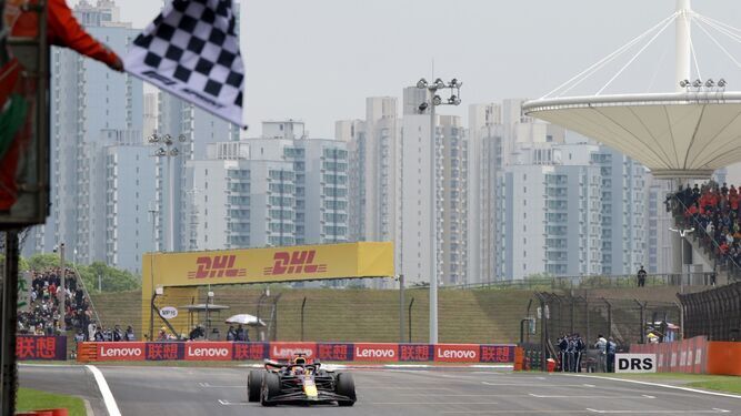 Max Verstappen refuerza su liderato tras remontar en el 'sprint' del Gran Premio de China