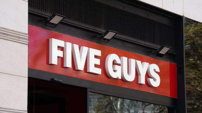 Cartel de un restaurante de la franquicia Five Guys.