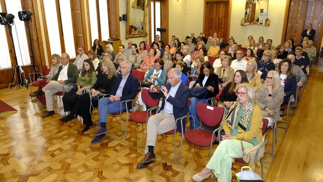El público llenó el salón noble de la Delegación del Gobierno de la Junta de Andalucía.
