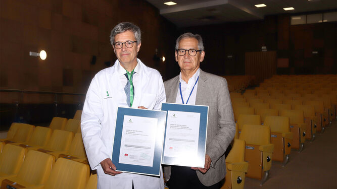 Jefes de Servicio de Oftalmología y Anestesiología y Reanimación, Enrique Rodríguez de la Rúa  y Antonio Ontanilla