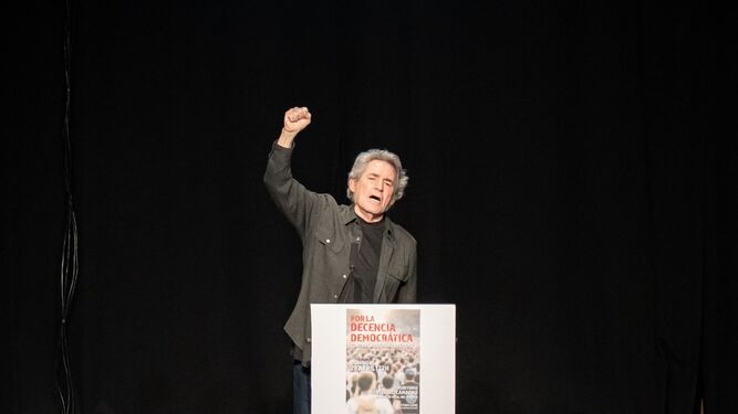 Miguel Ríos durante el acto en apoyo a Sánchez.
